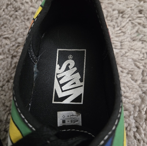 Tennis shoes - Picture 2 of 3